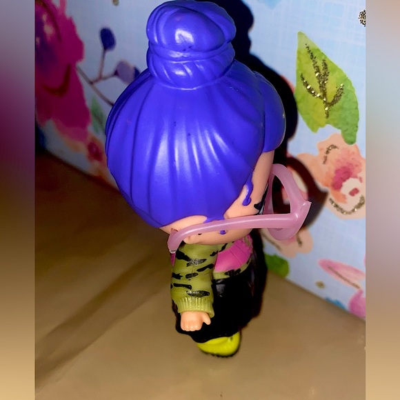 LOL Surprise Doll, Under Wrap Series 4 - Picture 2 of 4